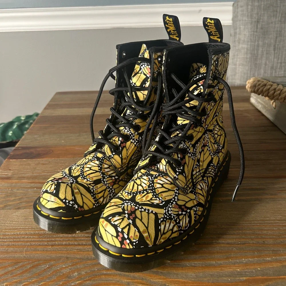 Dr. Martens 1460‎ W Butterfly Print Lace Up Ankle combat Boots Women's US 7